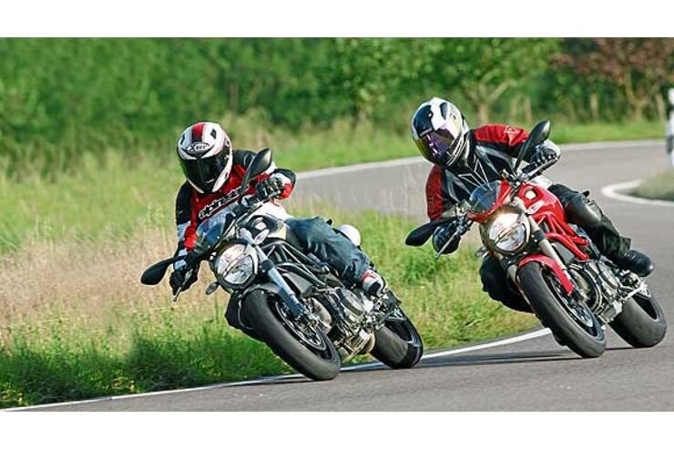 Ducati Monster 696 / Monster 1100 Evo – motos desnudas en comparación