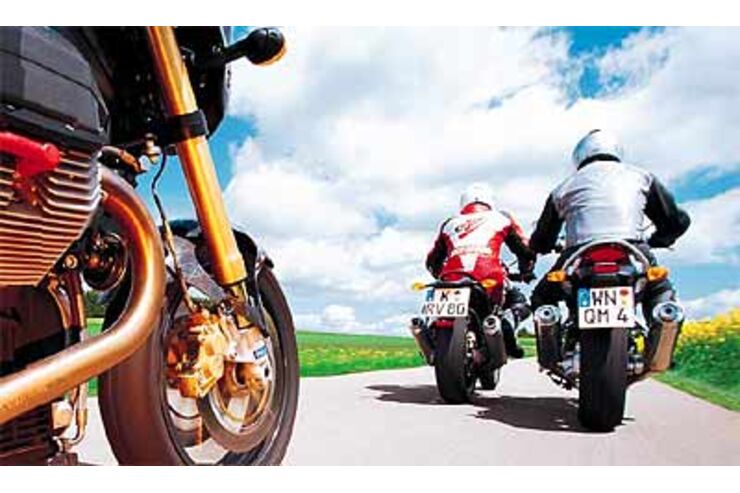 Prueba comparativa Ducati Monster 900 ie, Moto Guzzi V11 Sport Scura, Yamaha BT 1100 Bulldog