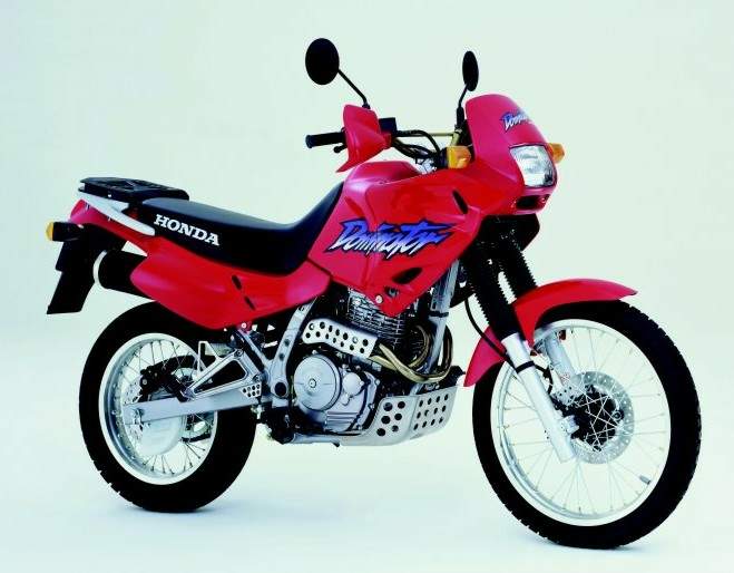 Especificaciones técnicas de la Honda NX 500 Dominator