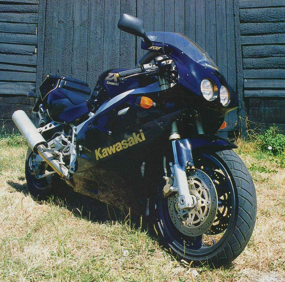 Especificaciones técnicas Kawasaki ZX-R 400 (1995-96)