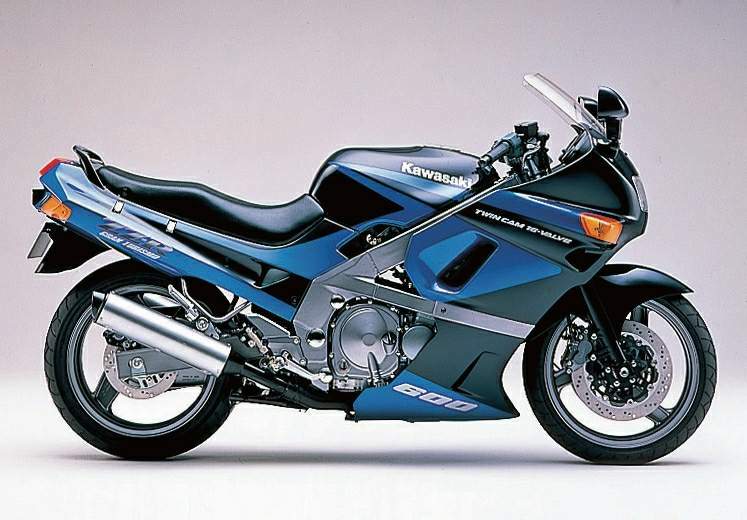 Especificaciones técnicas Kawasaki ZZ-R 600 (1989-90)