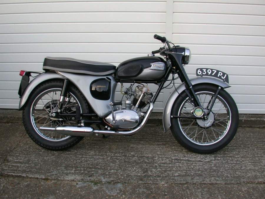 Especificaciones técnicas de la Triumph Tiger Cub 200 (1956-68)