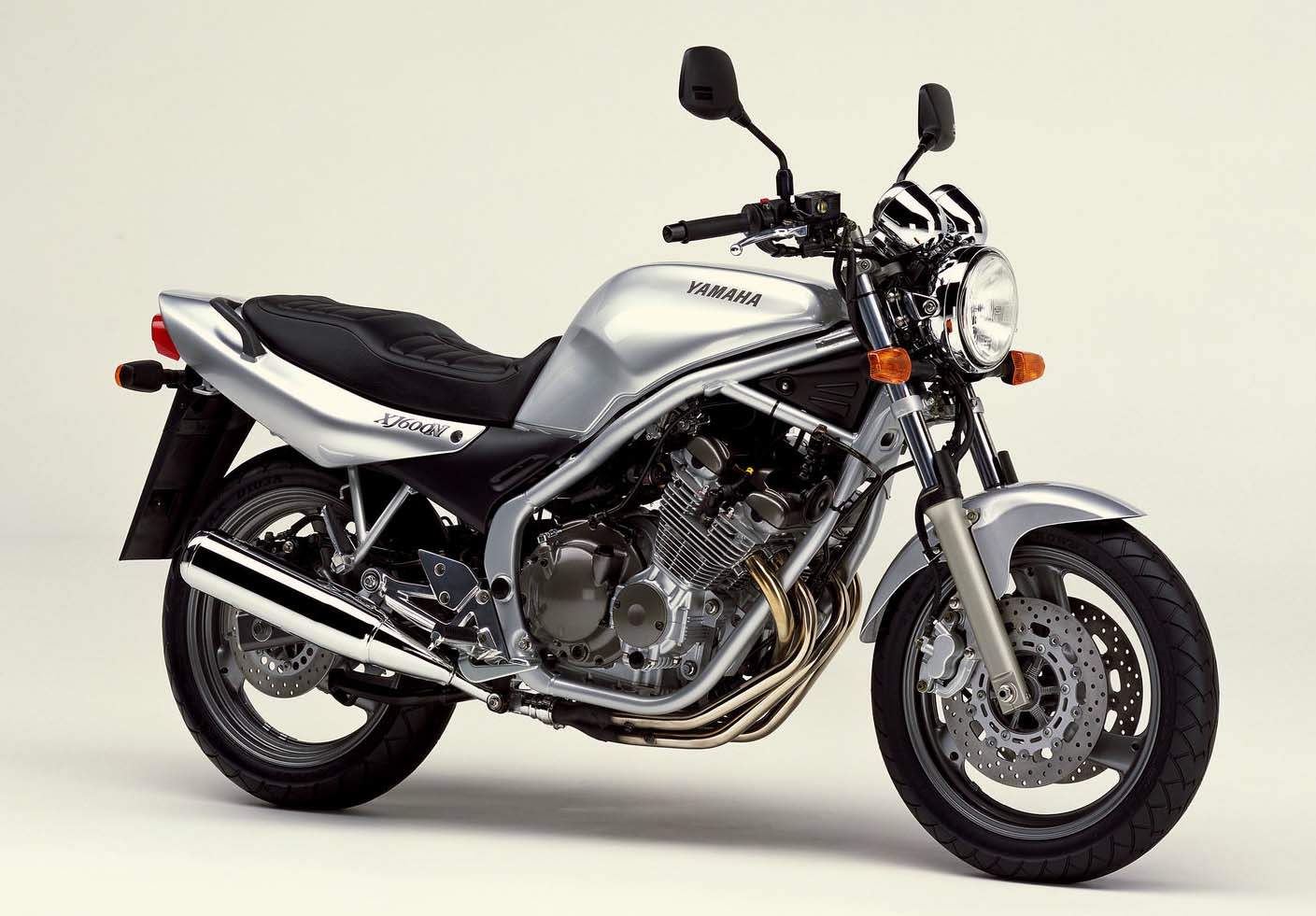 Especificaciones técnicas de la Yamaha XJ 600N (2001-04)